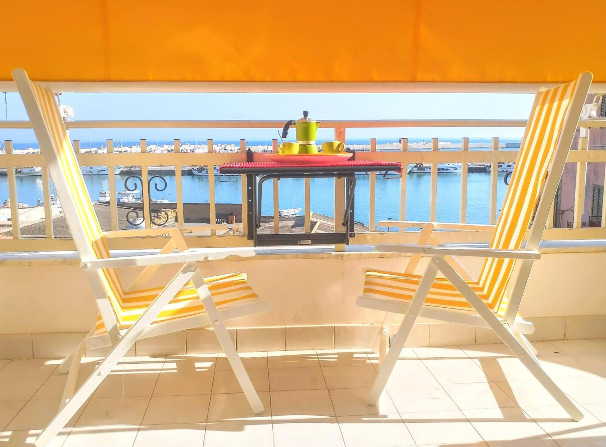 Casa Sunrise - Lovely Sea Front Apartment Шакка Екстер'єр фото